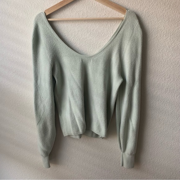 Super Soft Abercrombie & Fitch Sweater - Picture 6 of 6